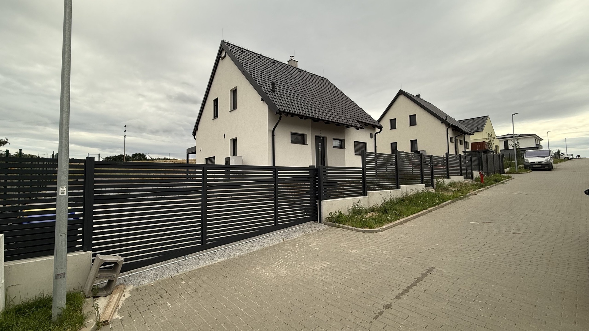 Prodej novostavby RD 5+kk, 184 m2, zahrada 719 m2, parkování, Panenské Břežany, Praha-východ