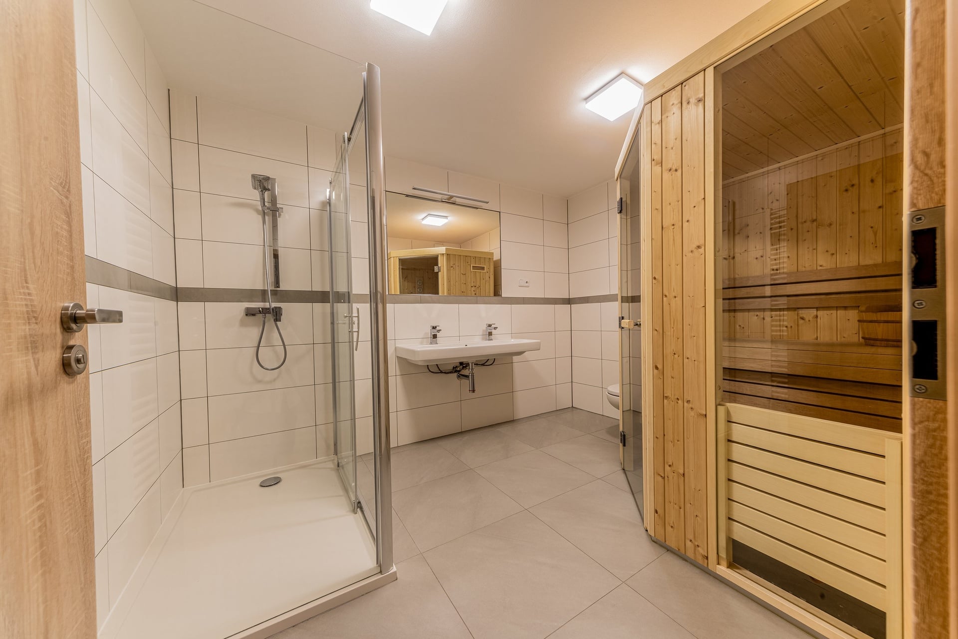 Pronájem RD 6+2, 234 m2, zahrada, terasa, lodžie, garáž, parkování, Pod Stráněmi, Zlín