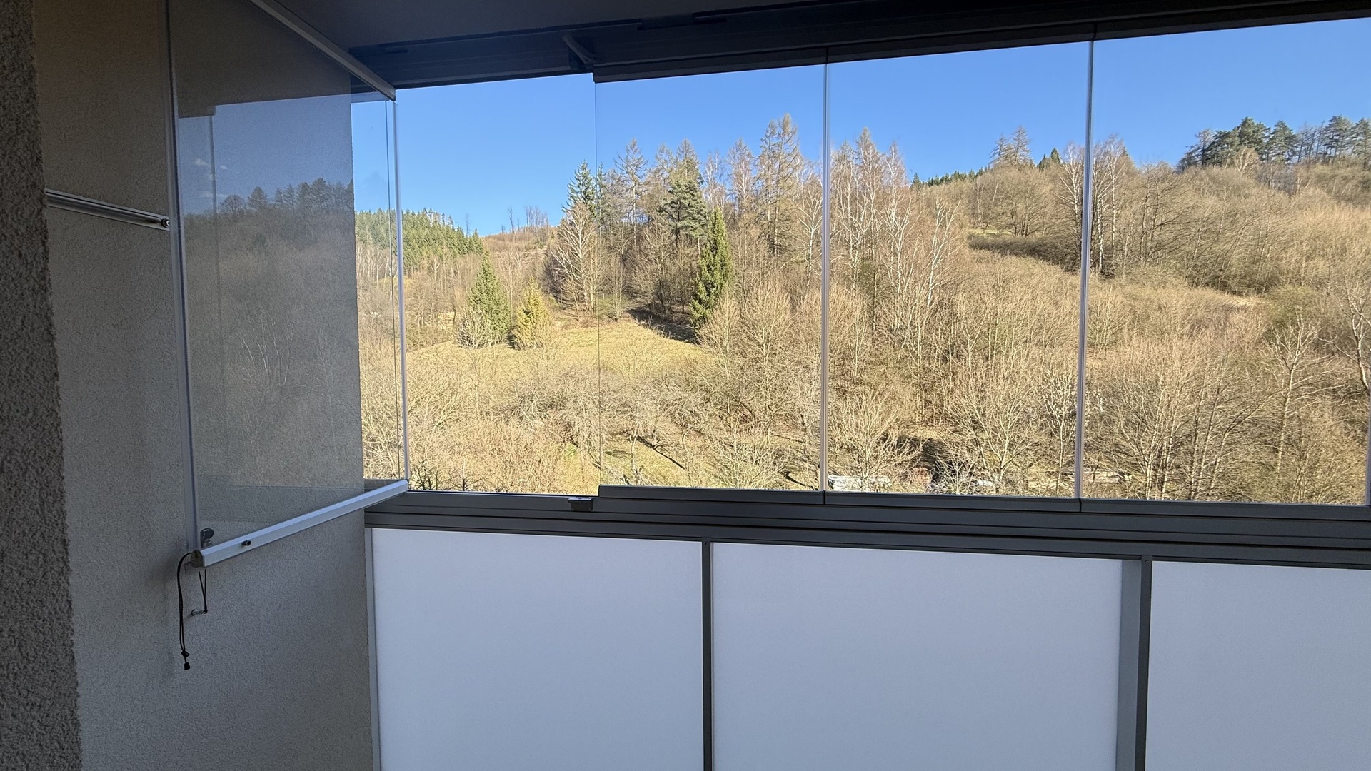 Pronájem zrekonstruovaného bytu 1+1, 31 m2, lodžie, sklep, Dolní Jasenka, Vsetín