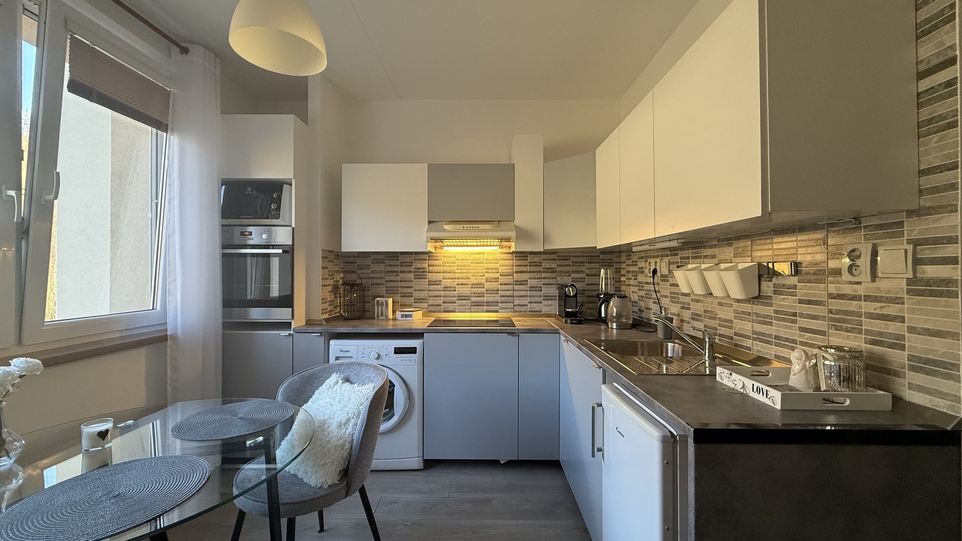 Pronájem zrekonstruovaného bytu 1+1, 31 m2, lodžie, sklep, Dolní Jasenka, Vsetín