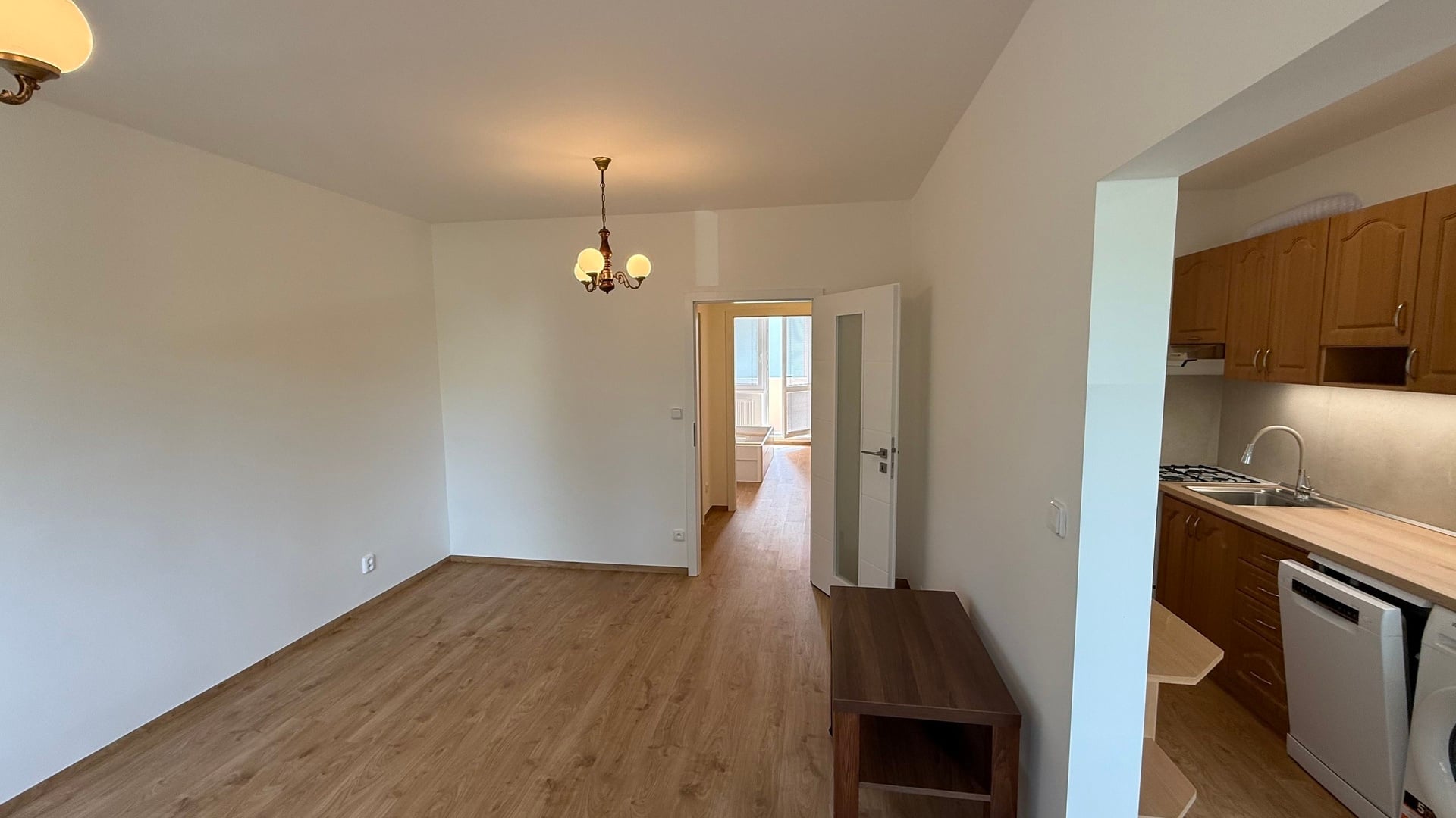Pronájem zrekonstruovaného bytu 2+1, 56 m2, lodžie, sklep, Kúty, Zlín