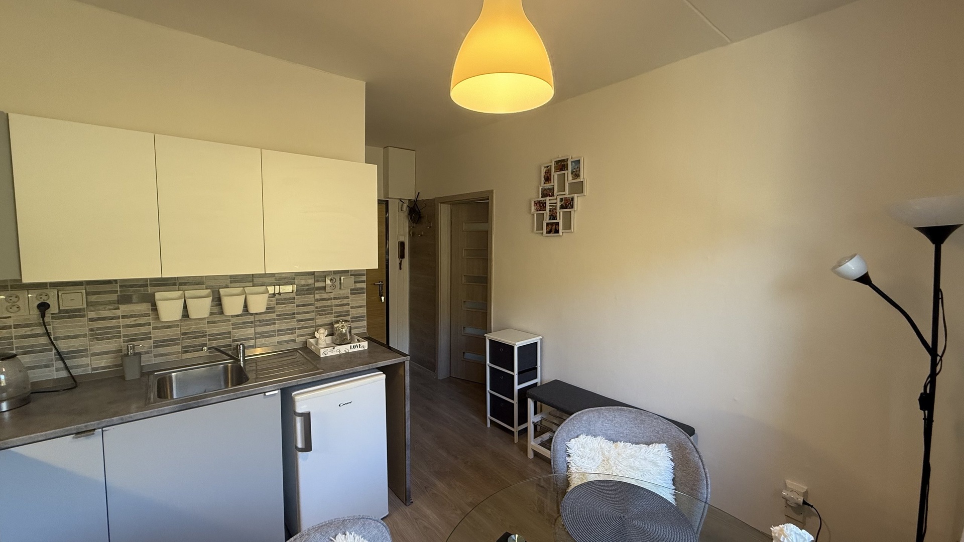 Pronájem zrekonstruovaného bytu 1+1, 31 m2, lodžie, sklep, Dolní Jasenka, Vsetín