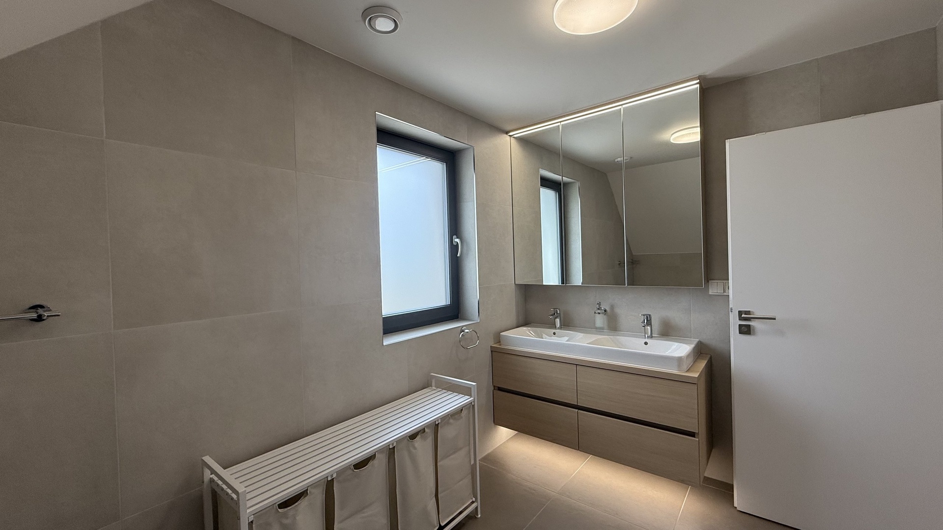 Prodej novostavby RD 5+kk,  124 m2, zahrada 719 m2, parkování, Panenské Břežany, Praha-východ