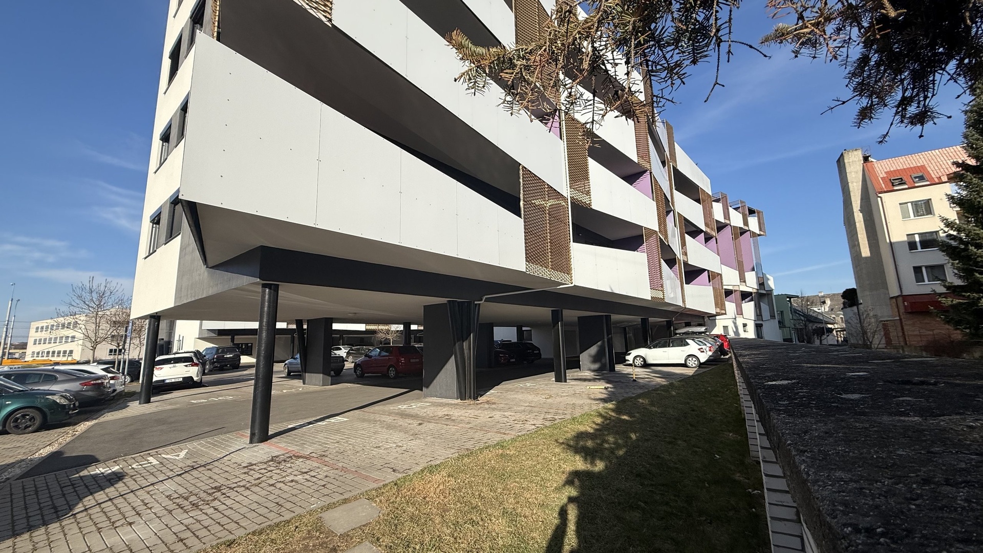 Pronájem bytu 2+kk, 30 m2, sklep, balkón, parkovací místo, Hřebíčkova, Zlín - Malenovice