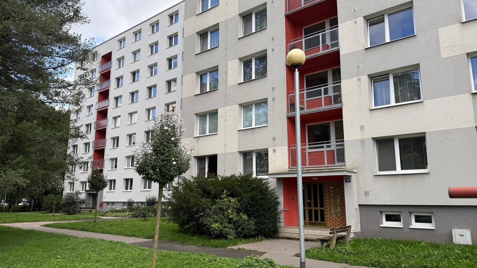 Pronájem zrekonstruovaného bytu 2+1, 56 m2, lodžie, sklep, Kúty, Zlín