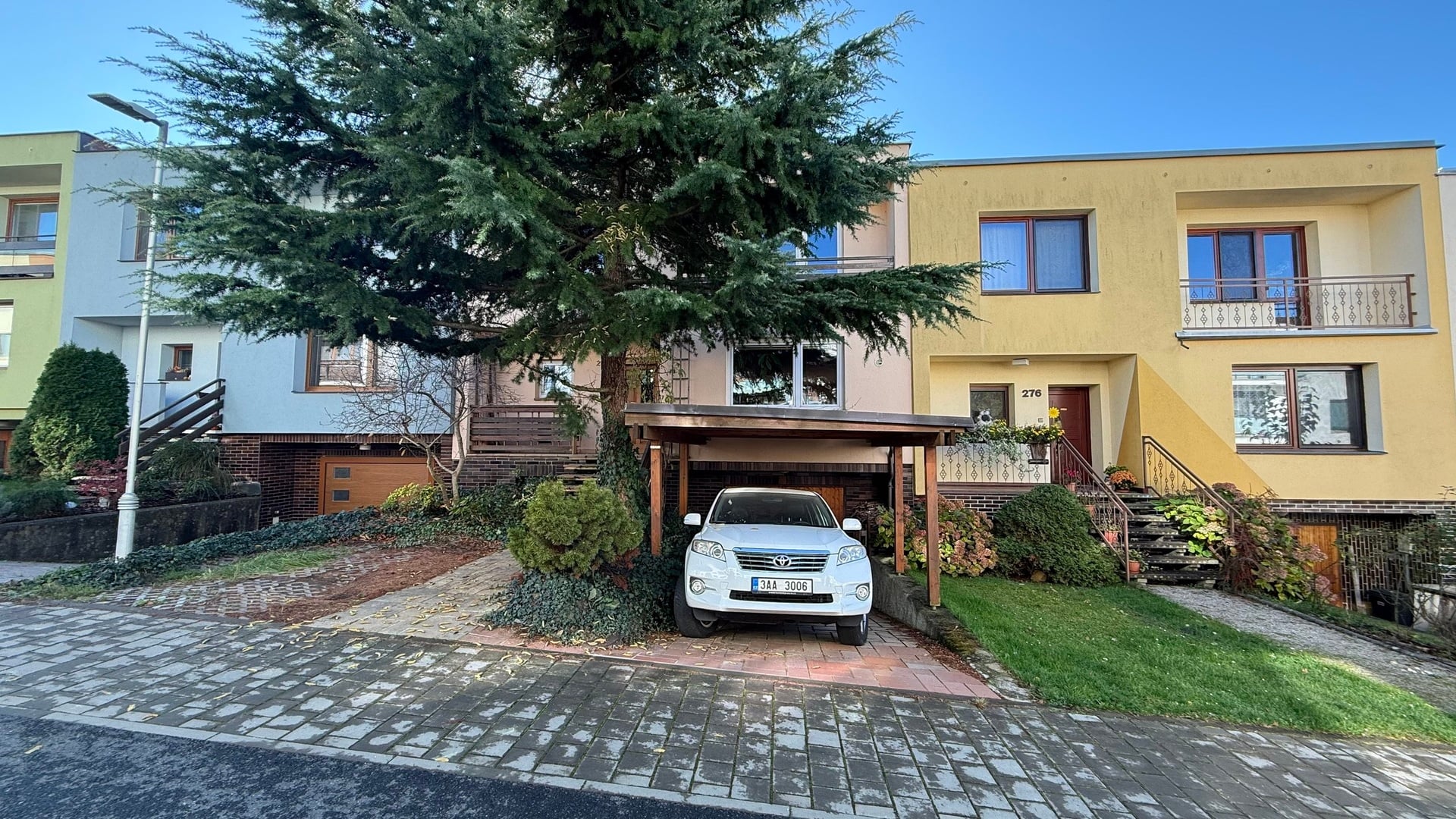 Prodej RD 6+kk, 235 m2, Nivy II, Pozlovice, zahrada, garáž, 2x parkovací místo, Luhačovice