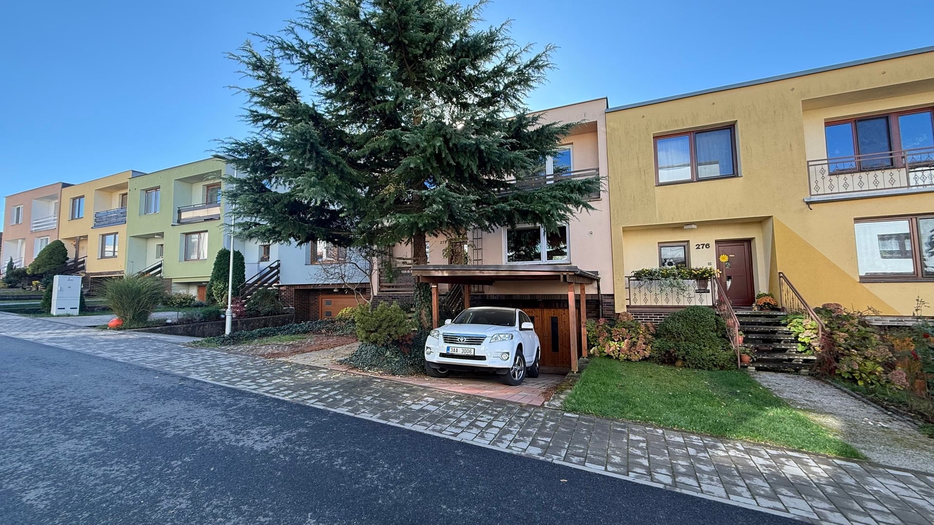 Prodej RD 6+kk, 235 m2, Nivy II, Pozlovice, zahrada, garáž, 2x parkovací místo, Luhačovice