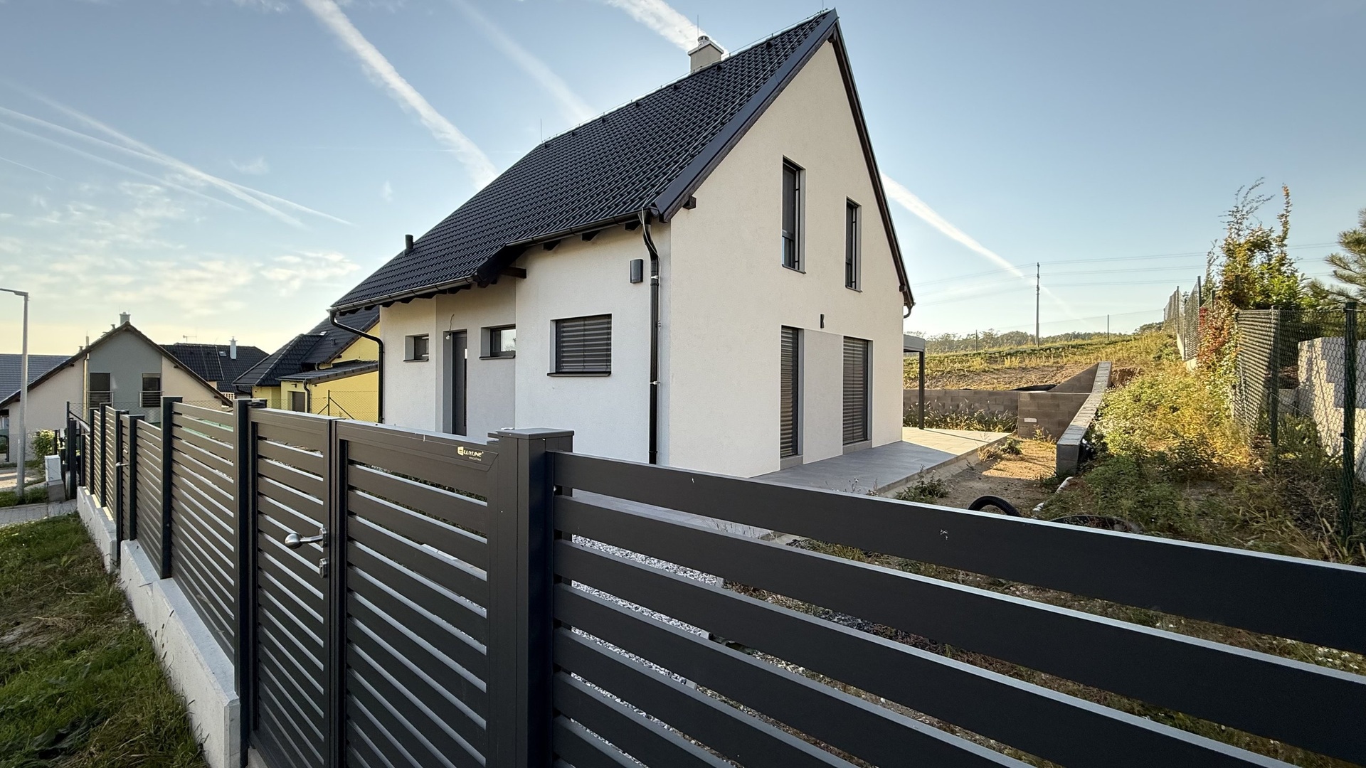 Prodej novostavby RD 5+kk,  124 m2, zahrada 719 m2, parkování, Panenské Břežany, Praha-východ