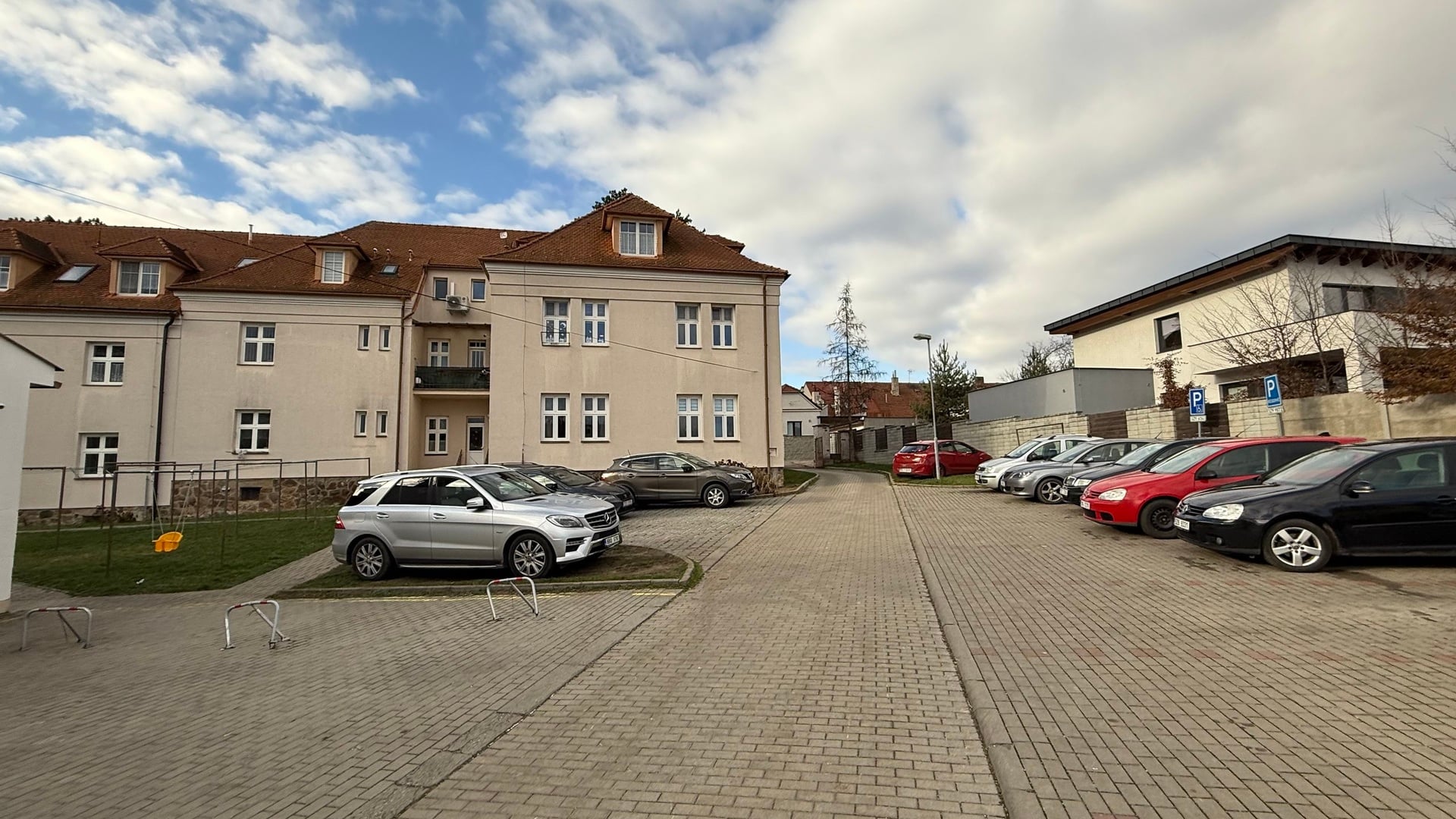 Prodej cihlového bytu 3+kk, 62 m2, sklep, parkování, centrum, Uherský Brod