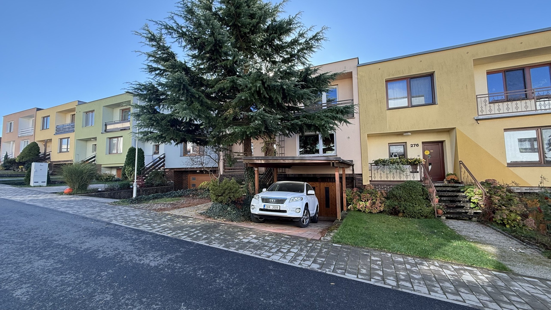 Prodej RD 6+kk, 235 m2, Nivy II, Pozlovice, zahrada, garáž, 2x parkovací místo, Luhačovice