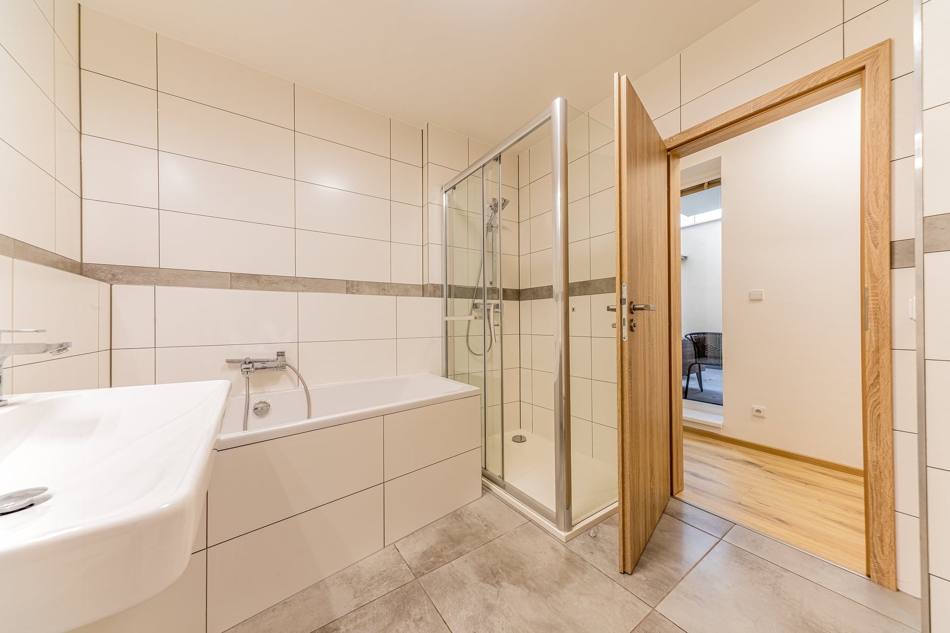 Pronájem RD 6+2, 234 m2, zahrada, terasa, lodžie, garáž, parkování, Pod Stráněmi, Zlín