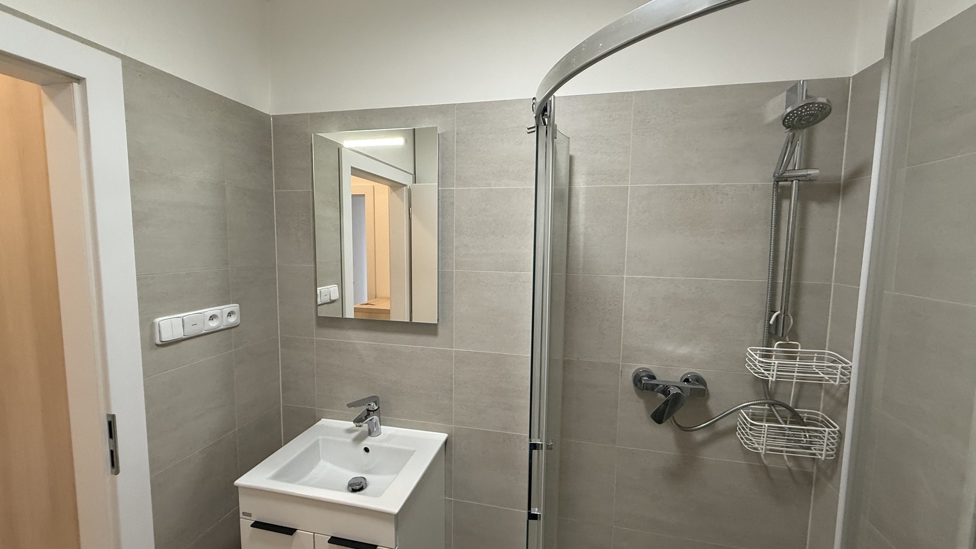 Pronájem bytu 2+kk, 32 m2, sklep, balkón, parkovací místo, Hřebíčkova, Zlín - Malenovice