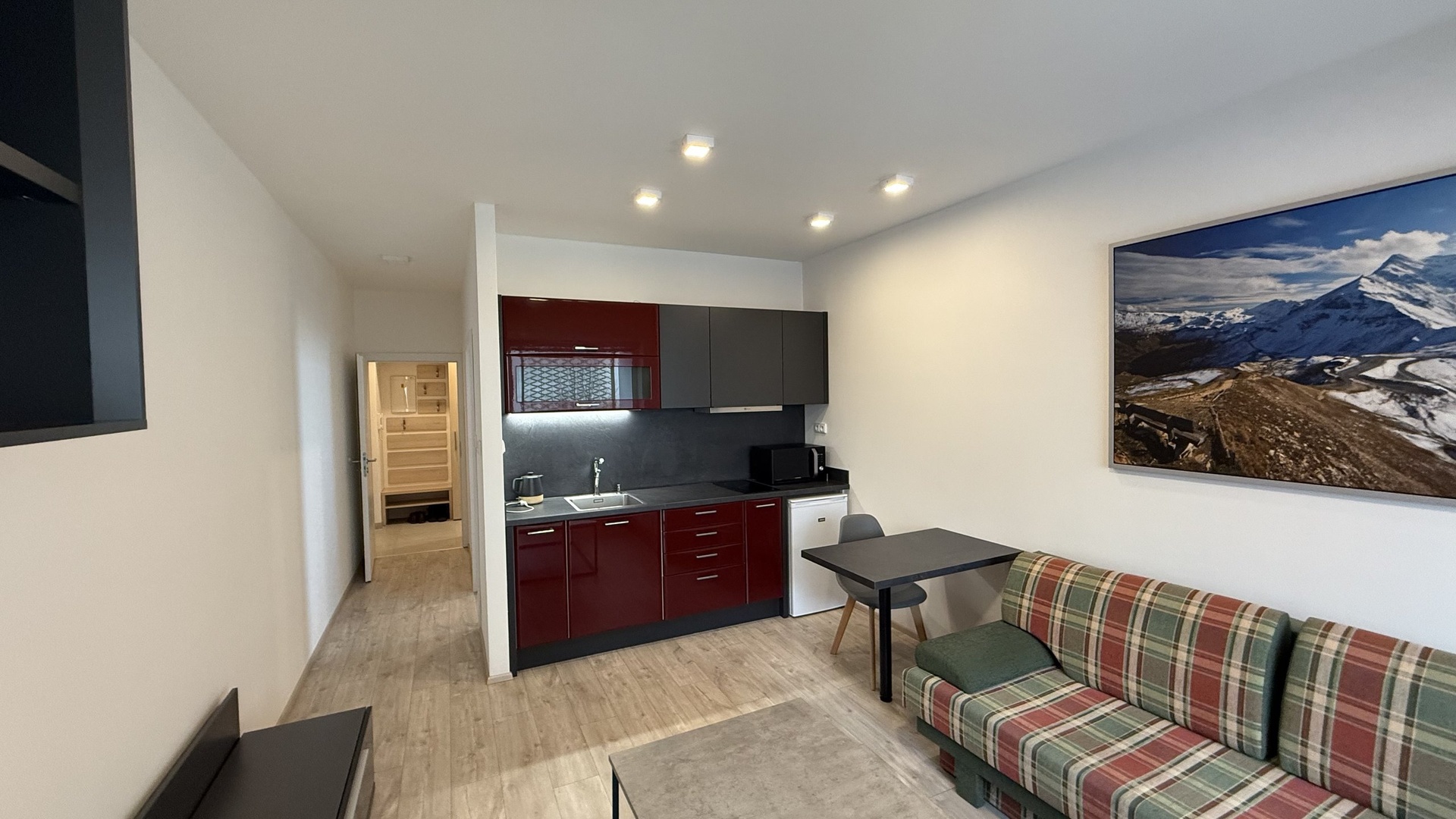 Pronájem bytu 2+kk, 30 m2, sklep, balkón, parkovací místo, Hřebíčkova, Zlín - Malenovice