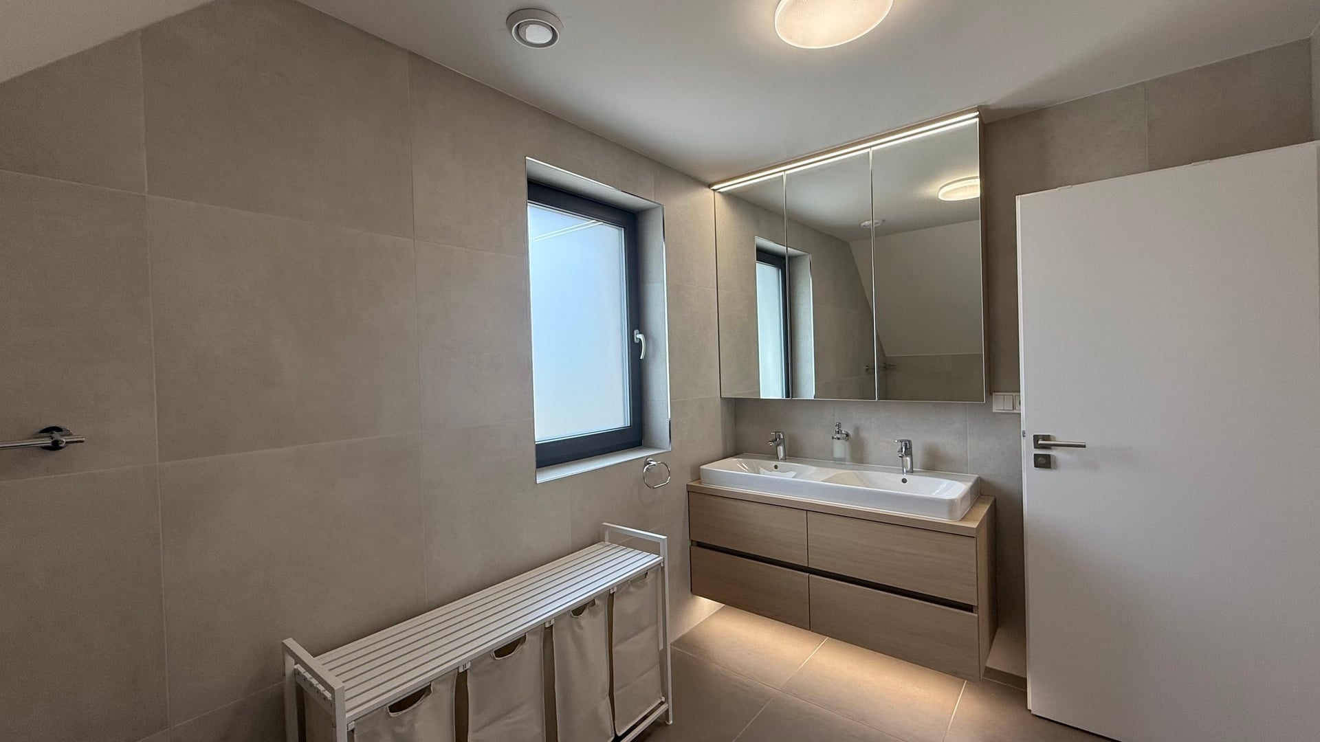 Prodej novostavby RD 5+kk,  184 m2, zahrada 719 m2, parkování, Panenské Břežany, Praha-východ