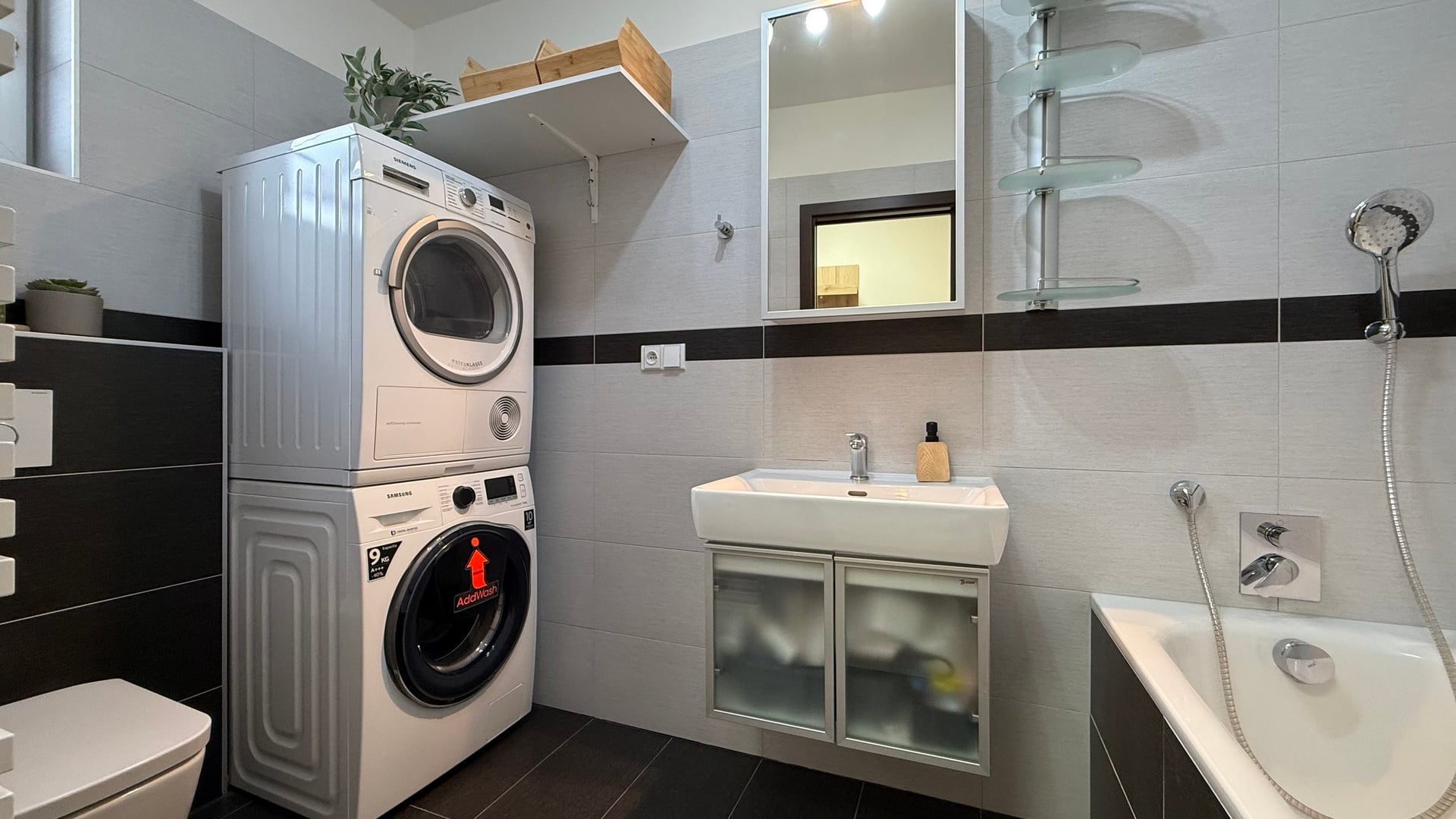 Prodej baťovského domku 4+kk, 109 m2, terasa, přístavba, sklep, parkovací stání, vlastní pozemek, Příkrá, Zlín